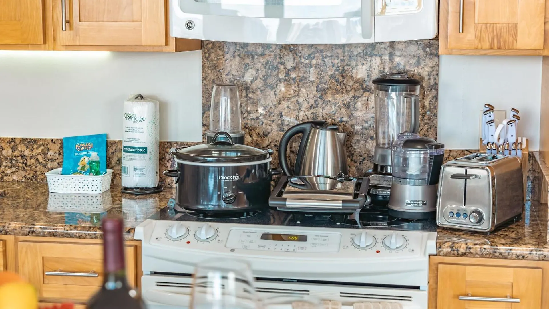 Lovely 1Br Ocean View Condo, Near Beach + Parking! Honolulu Apartment