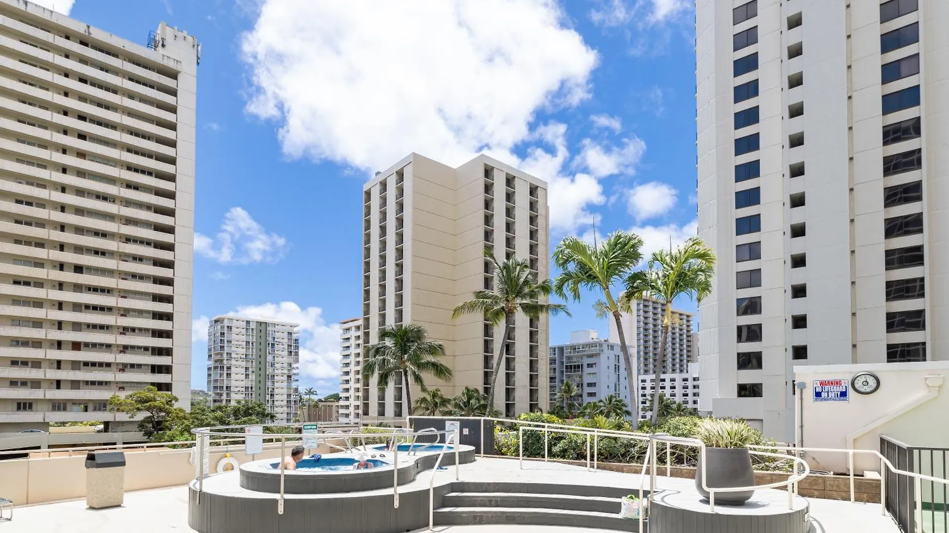 Lovely 1Br Ocean View Condo, Near Beach + Parking! Honolulu Apartment