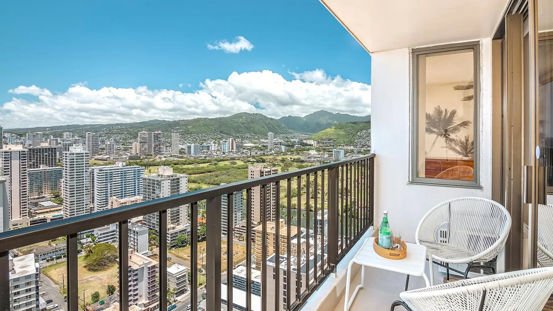 Lovely 1Br Ocean View Condo, Near Beach + Parking! Honolulu
