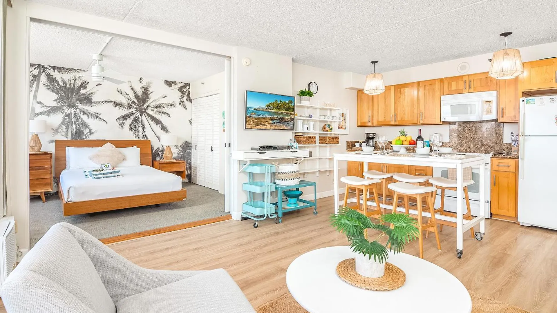 Lovely 1Br Ocean View Condo, Near Beach + Parking! Honolulu Apartment