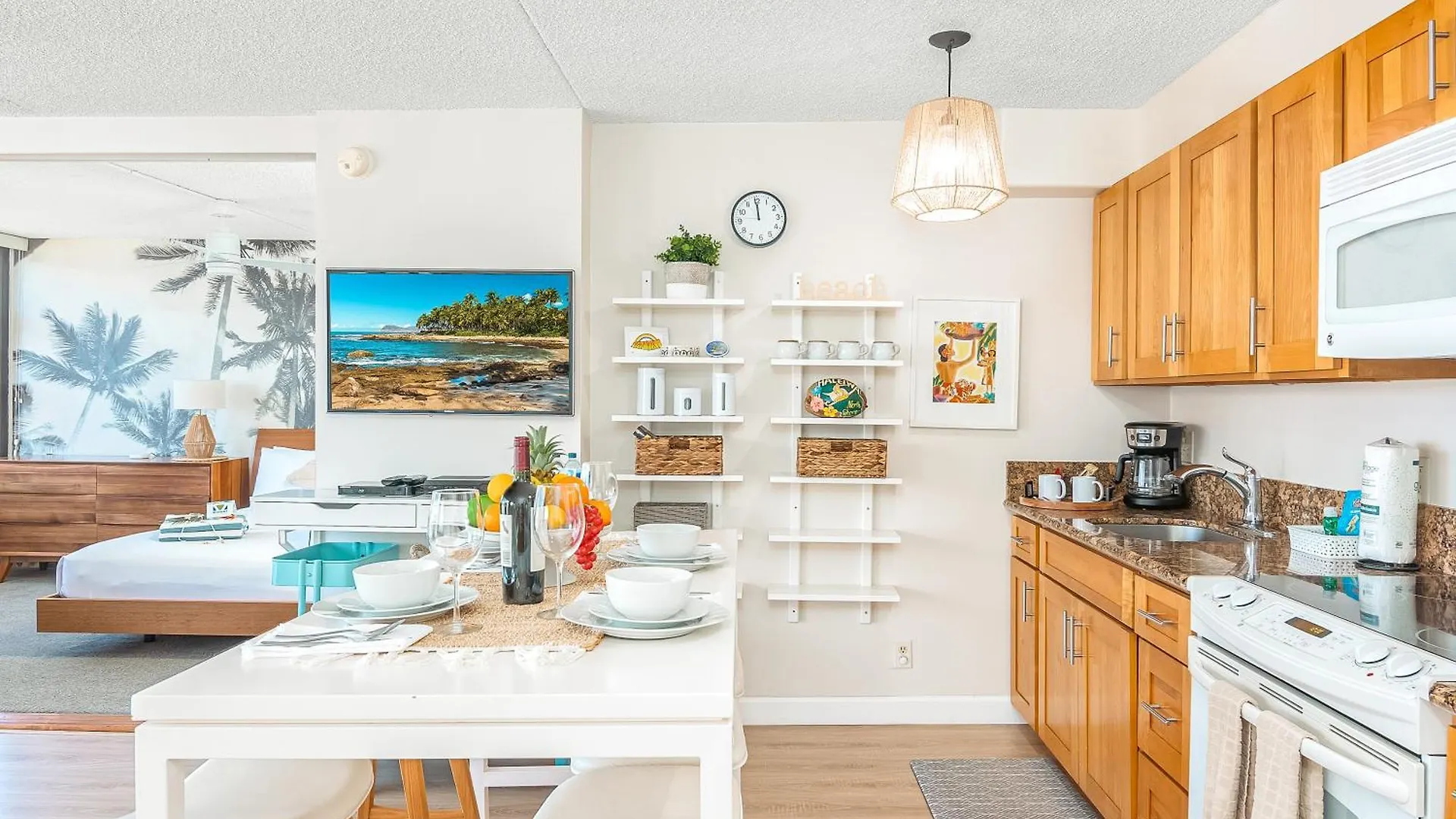 Lovely 1Br Ocean View Condo, Near Beach + Parking! Honolulu Apartment